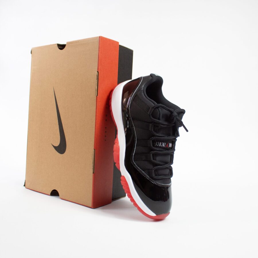 JORDAN 11 LOW BRED