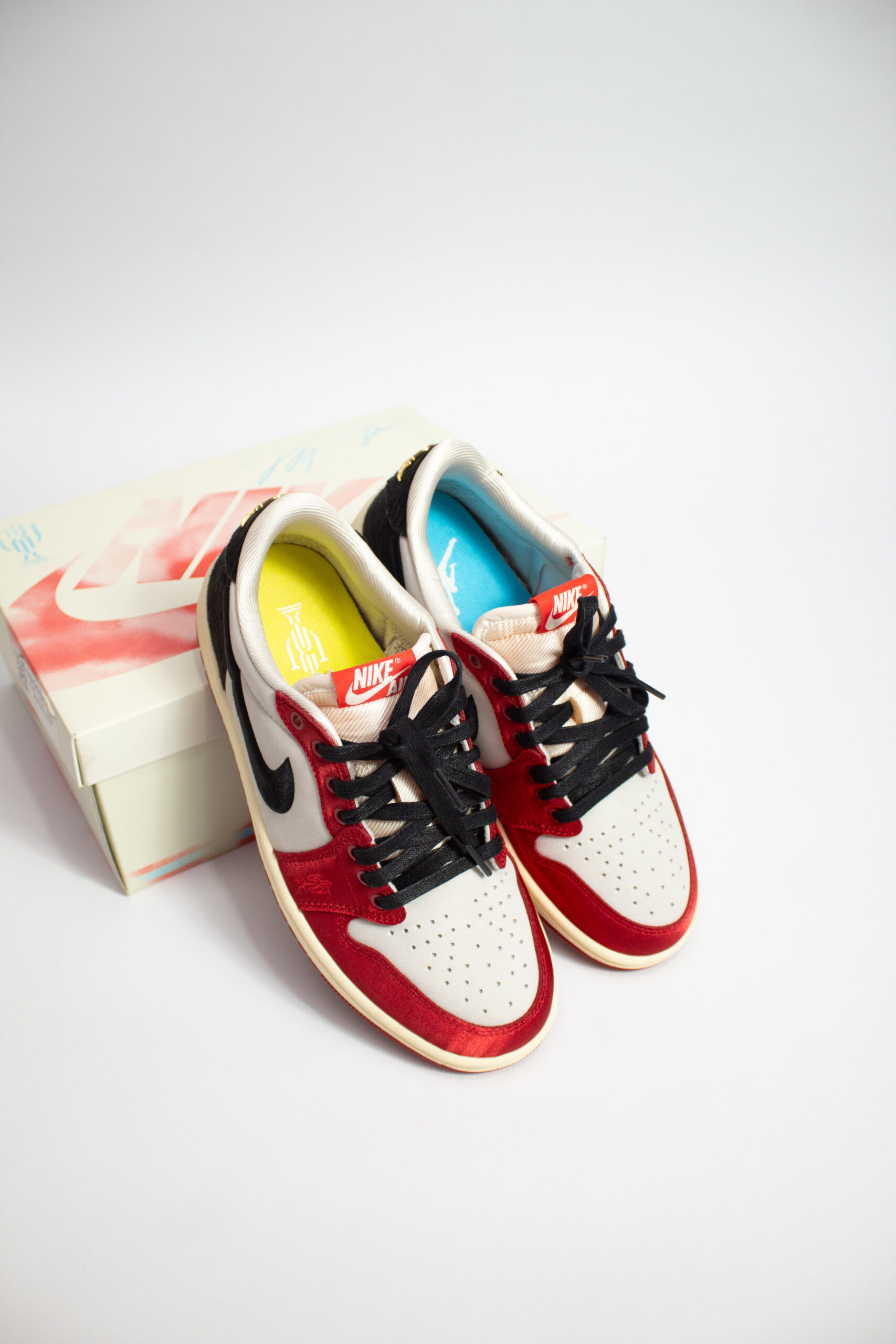 JORDAN 1 LOW TROPHY ROOM 7.0 US