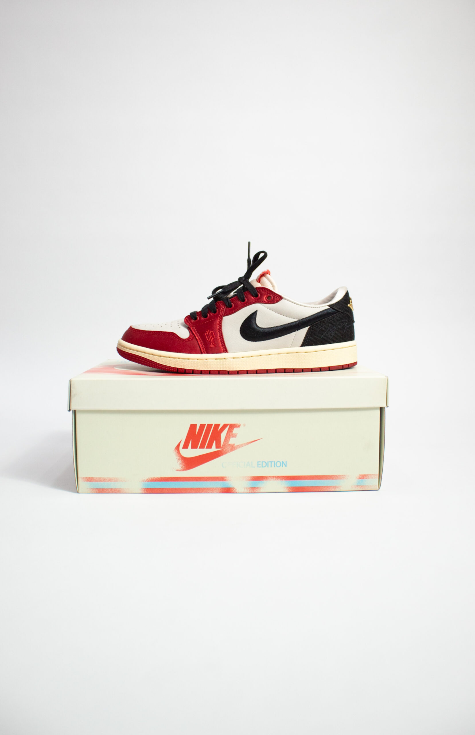 JORDAN 1 LOW TROPHY ROOM 7.0 US