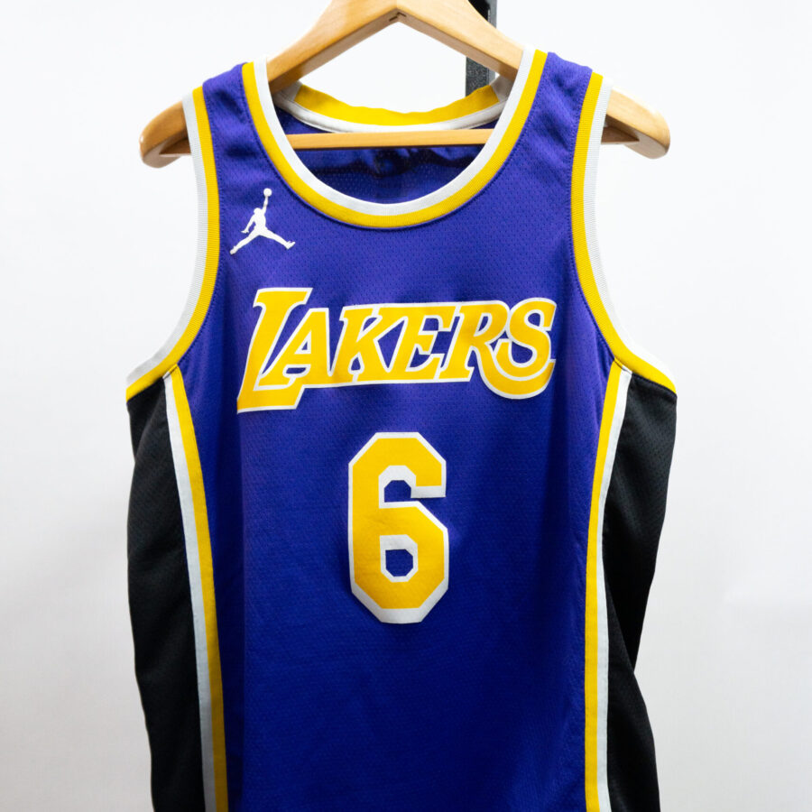 JERSEY LAKERS JAMES ( L )