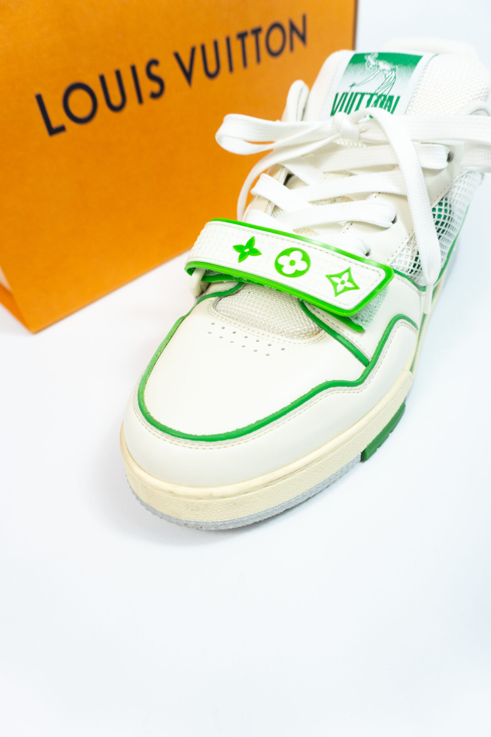 LOUIS VUITTON TRAINER VINTAGE GREEN 7.5 US