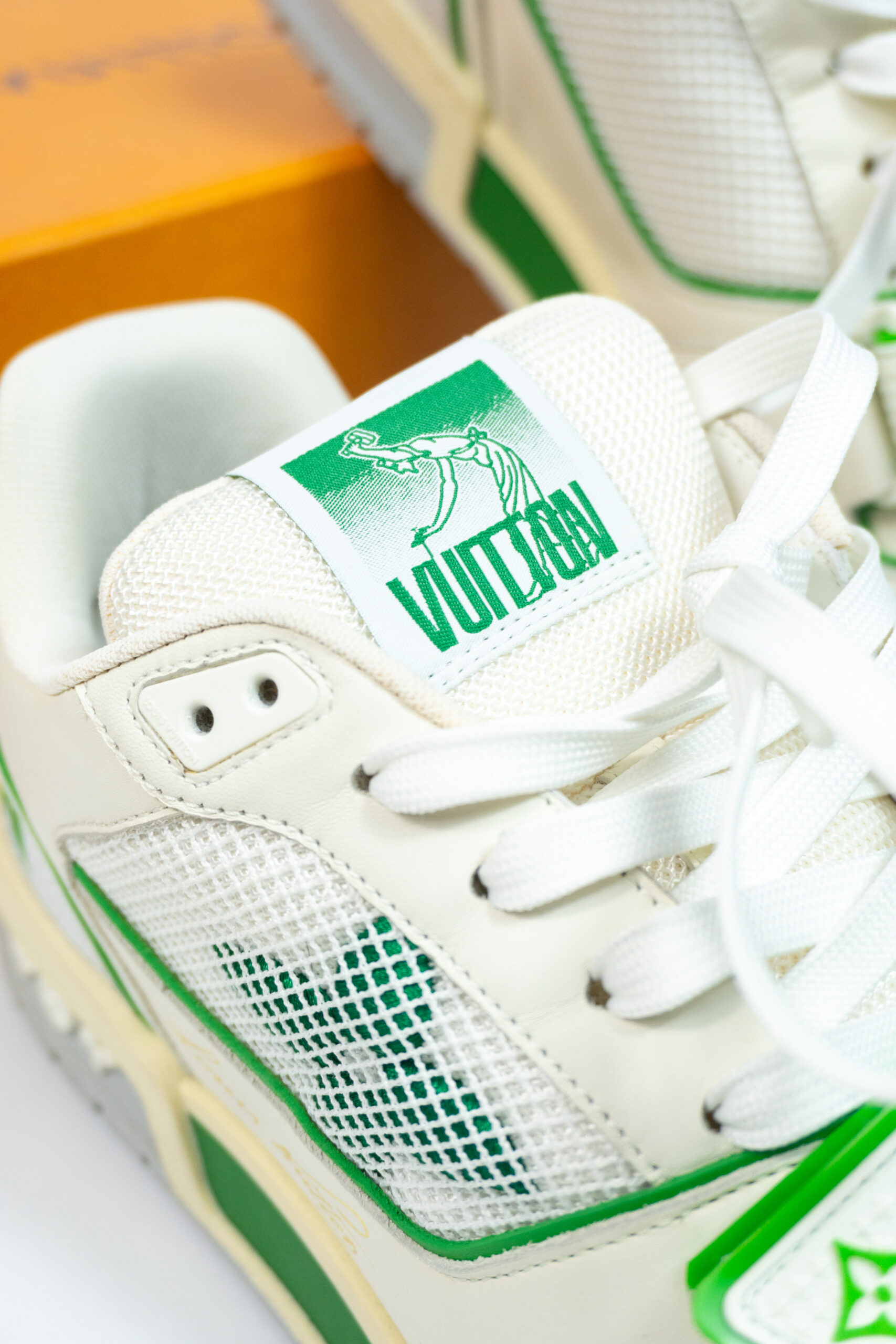 LOUIS VUITTON TRAINER VINTAGE GREEN 7.5 US