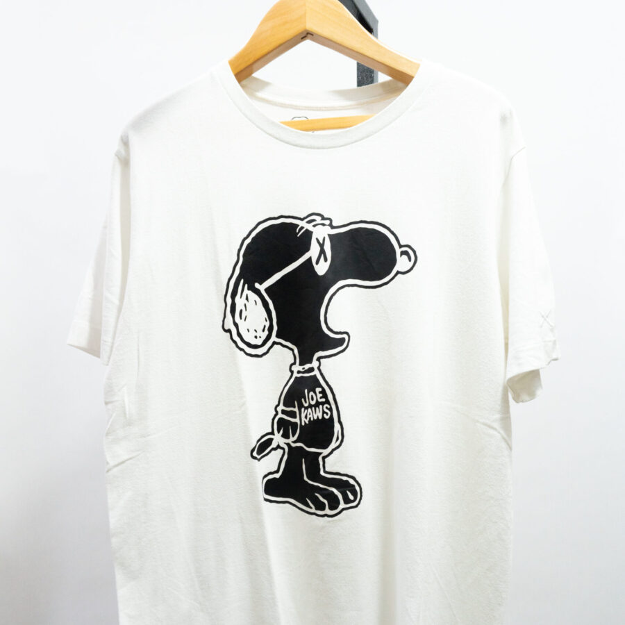 KAWS X  SNOOPY TEE ( L )