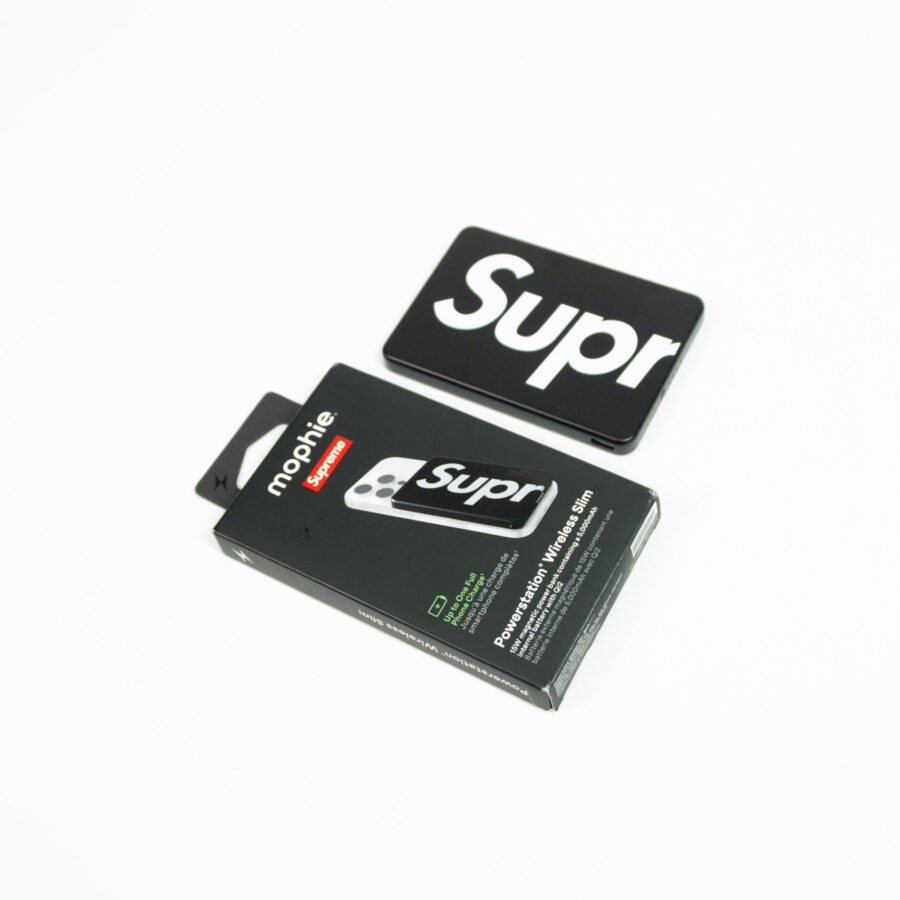 SUPREME POWER BANK MOPHIE
