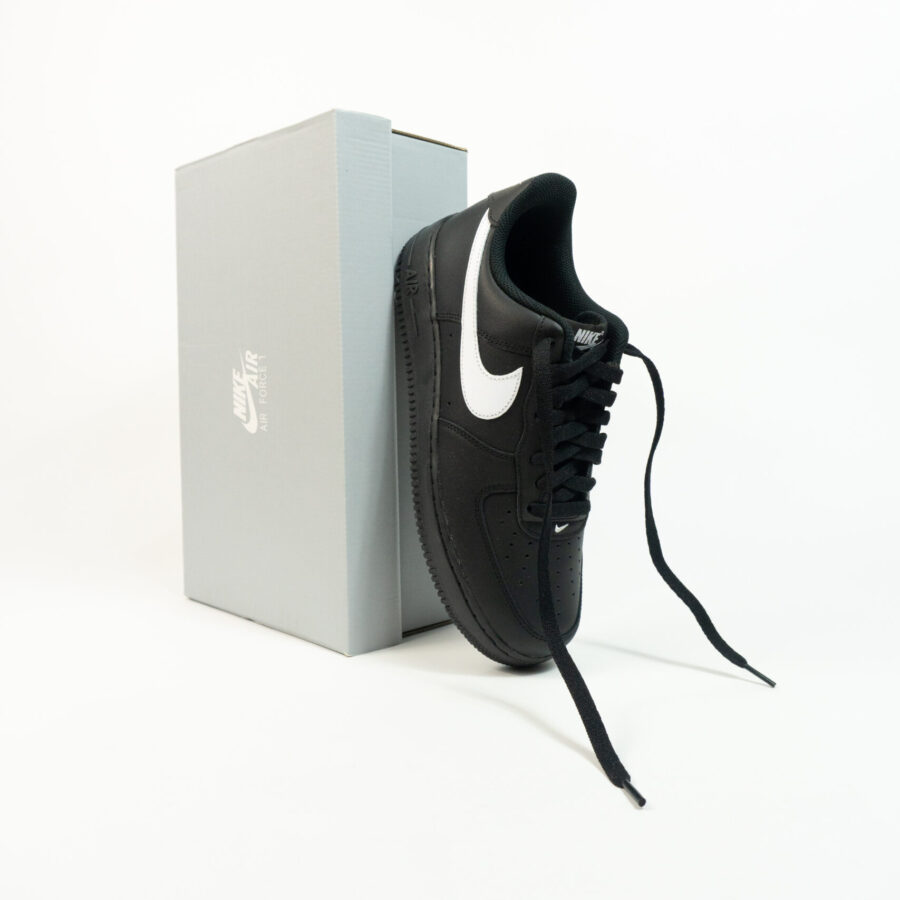 NIKE AIR FORCE 1 BLACK AND WHITE
