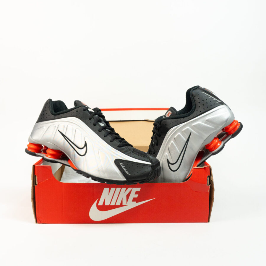 NIKE SHOX R4